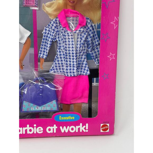 VTG 3 NEW BARBIE 1996 COOL CAREER Fashion NURSE, EXECUTIVE & ARTIST Clothes LOT - Picture 4 of 11